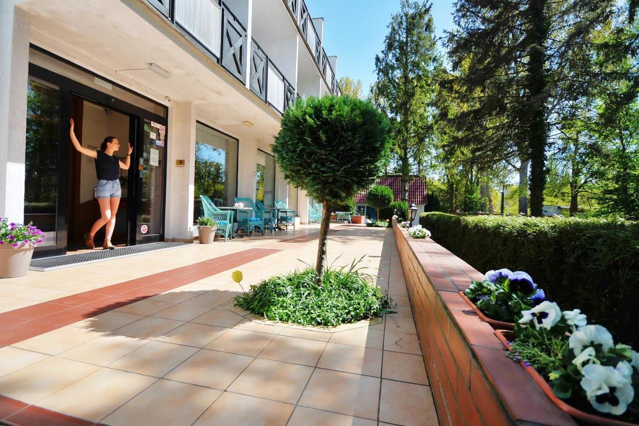 Relax Aparthotel Kolobrzeg Bagian luar foto